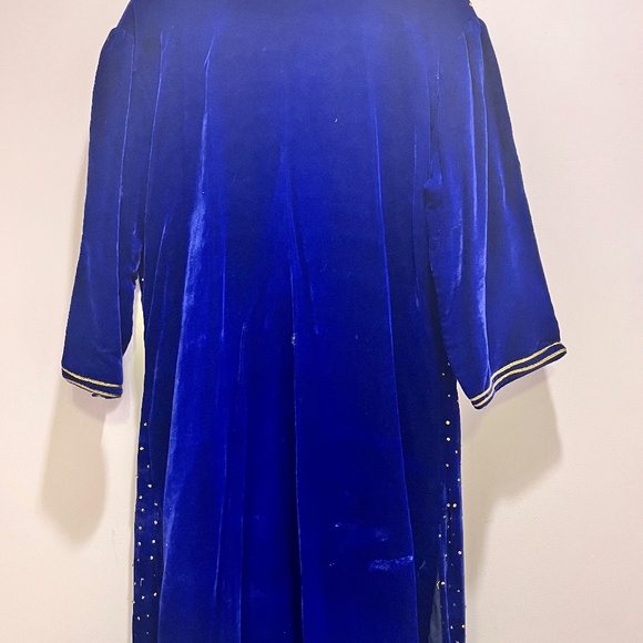 Velvet embroidered dress wear or costume - Picture 5 of 10